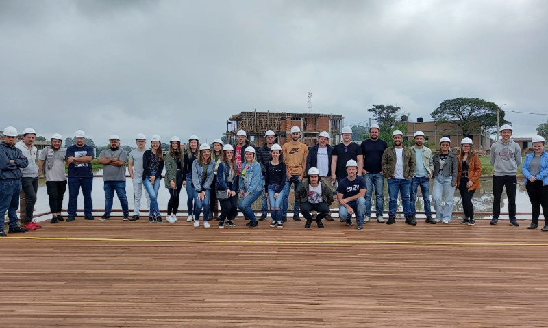 Projeto Pé na Obra da Faculdade CESURG visita o condomínio Madero Living Club