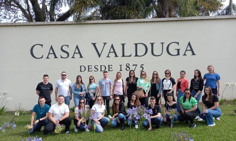 Acadêmicos da Faculdade CESURG realizam viagem técnica no Vale dos Vinhedos