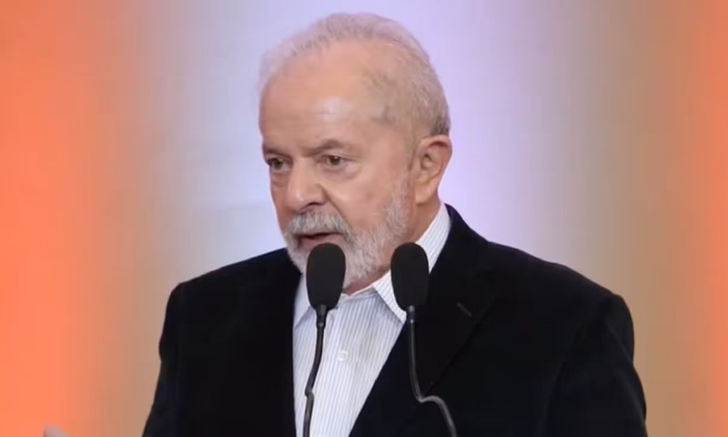 ECONOMIA: Lula critica mercado por reagir mal a decisões da equipe de transição