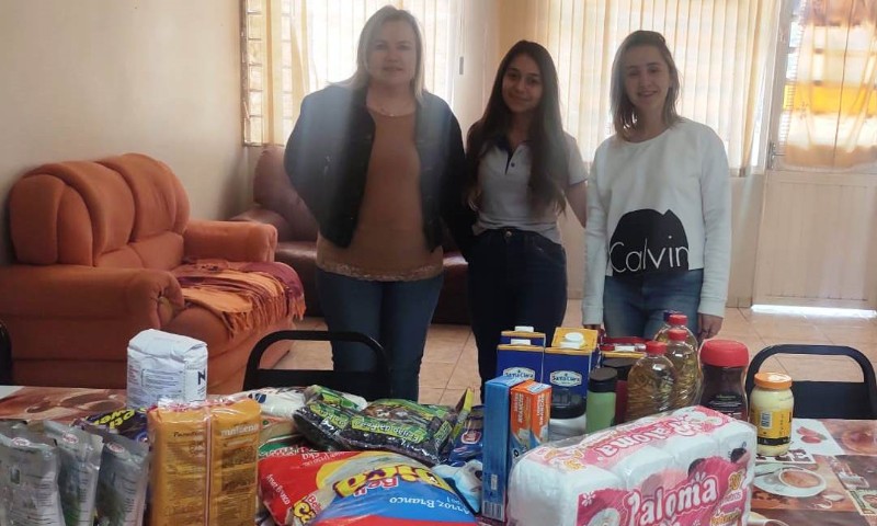 Projeto Mãos Solidárias da ACIVI entrega doações para o CRAS