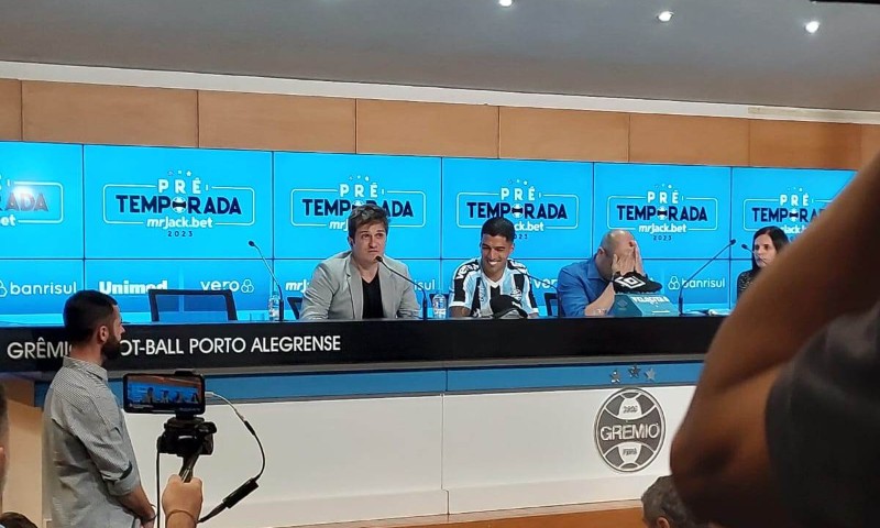 Luis Suárez disse que ainda não viu o DVD de Renato