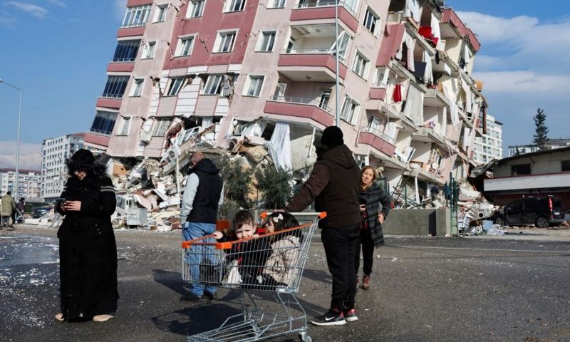 O que se sabe sobre os fortes terremotos que mataram mais de 5 mil na Turquia e Síria