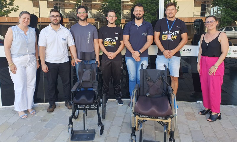 Acadêmicos da Faculdade CESURG realizam consertos e customizações em cadeiras de rodas da APAE