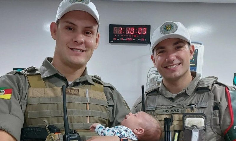 Policiais militares de Marau salvam bebê que estava engasgado