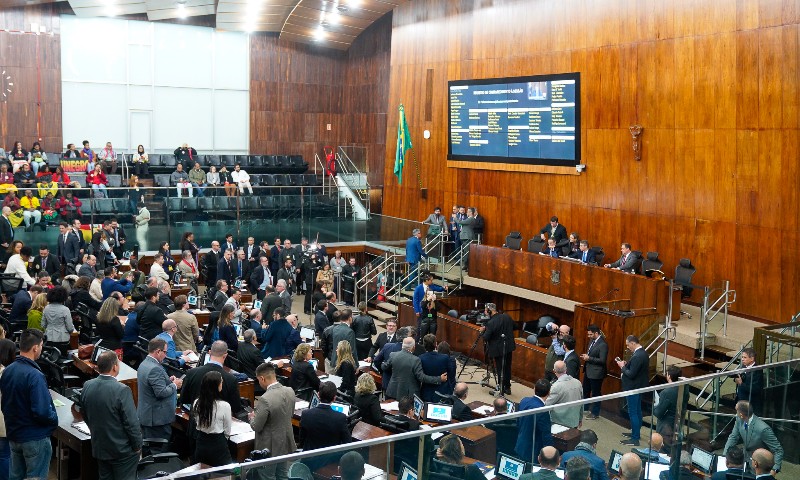 POLÍTICA: Após intensas discussões e emenda, PEC do Hino é aprovada pela Assembleia do RS