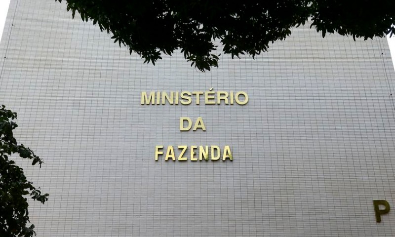 ECONOMIA: Governo fecha o 1º semestre com rombo de R$ 42,5 bi nas contas
