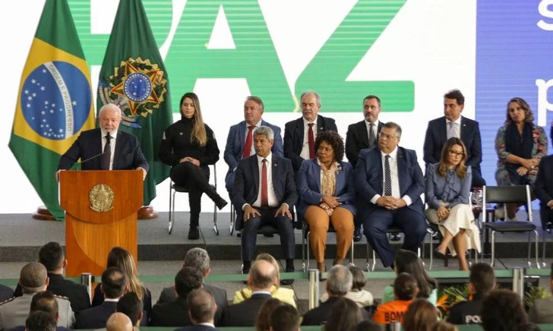 POLÍTICA: Lula quer prisão de até 40 anos para crimes que atentem contra vida de ministros do STF e presidente