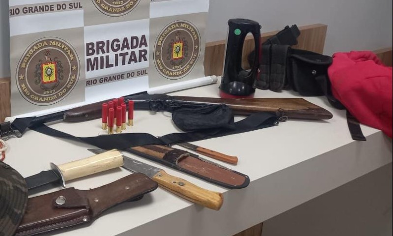 Homem é preso, pelo 3º Batalhão Ambiental da Brigada Militar, por porte ilegal de arma de fogo, em Marau