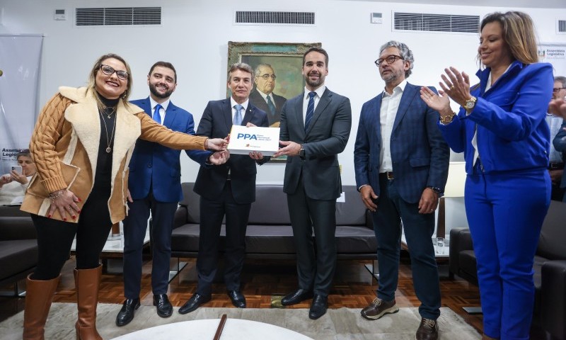 Governador entrega Plano Plurianual 2024-2027 à Assembleia Legislativa