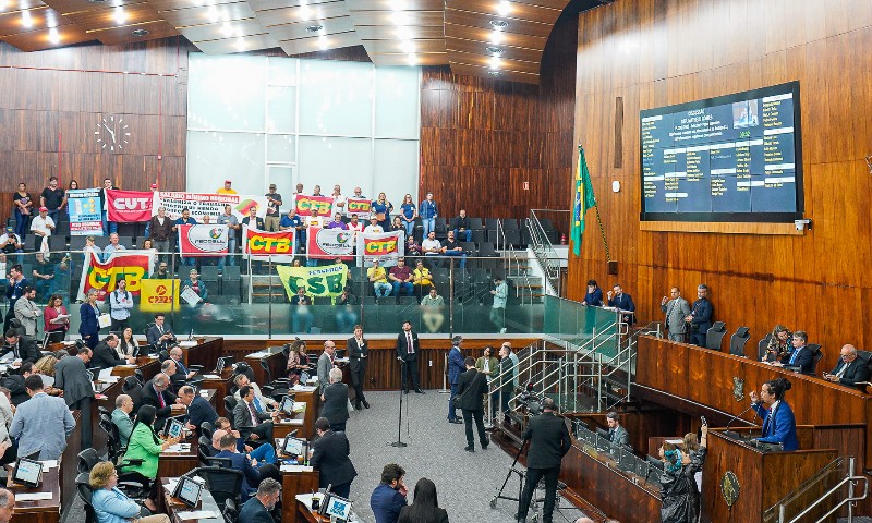 Deputados aprovam reajuste de 9% para o piso salarial regional
