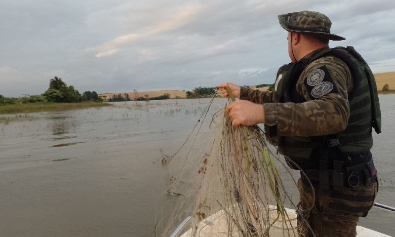 Brigada Militar apreende mais de quatro mil metros de rede neste início do período de Piracema