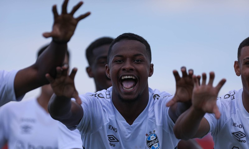 ESPORTE: Jardiel brilha mais uma vez e Grêmio avança na Copinha