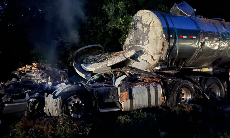 Grave acidente de trânsito é registrado na ERS 135, em Getúlio Vargas. Cinco veículos envolvidos e dois mortos