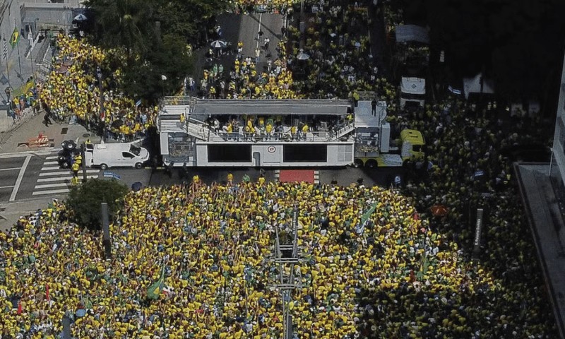 BRASIL: Apoiadores de Bolsonaro lotam a Paulista em manifestação