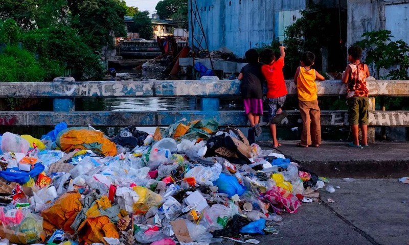 NEGÓCIOS: Relatório aponta que reciclar plástico é uma fraude