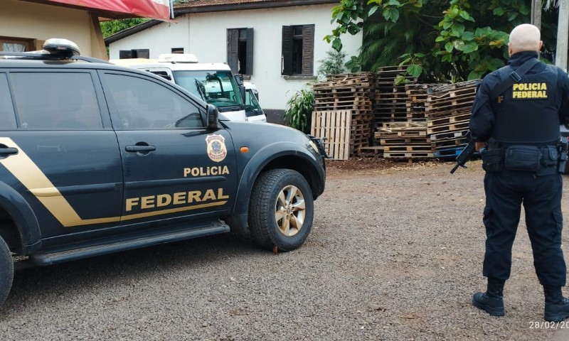 Polícia Federal reprime o crime de contrabando de agrotóxicos. Produtos ilegais eram trazidos da Argentina para o Brasil