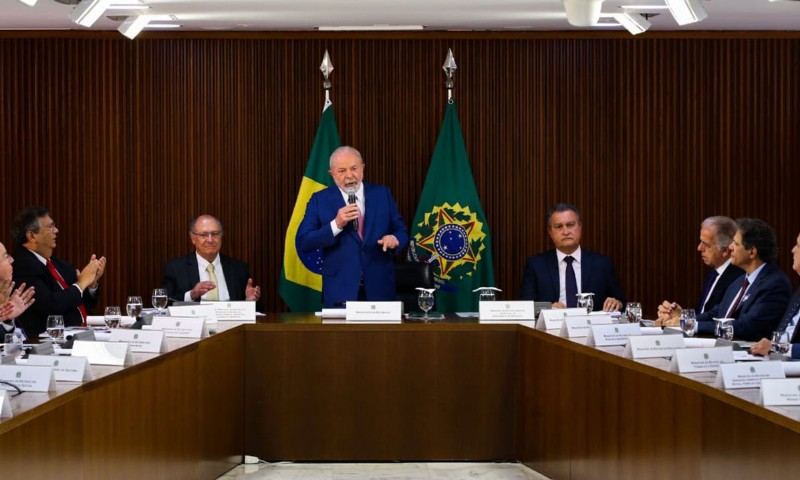 BRASIL: Governo pensa em estratégias para aumentar a popularidade