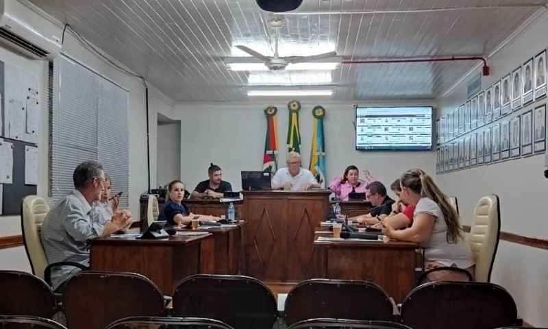 POLÍTICA: Vereadora Cátia Férri (União Brasil) assume a presidência da Câmara de Vereadores