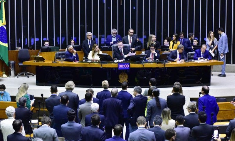 BRASIL: Teve votação rolando até tarde no Congresso ontem