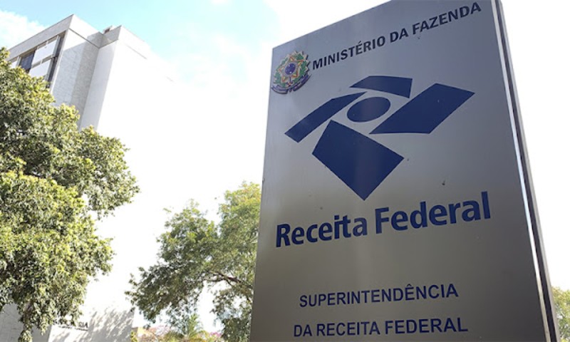 ECONOMIA: Governo arrecada mais a cada mês enquanto o déficit continua presente