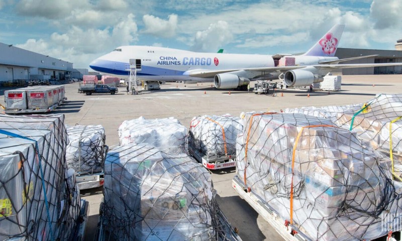 NEGÓCIOS: Os aeroportos estão lotados de pacotes da Shein
