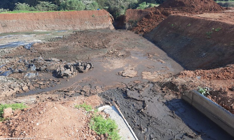 Brigada Militar flagra  poluição em recurso hídrico em Nicolau Vergueiro