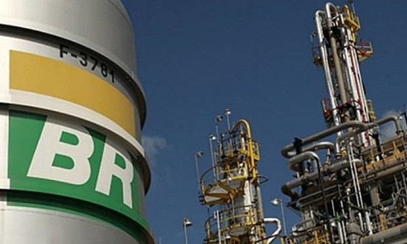 ECONOMIA:  Gasolina da Petrobras está acima do preço global