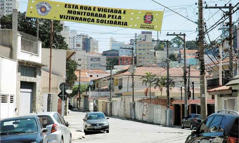 BRASIL: Para muitos brasileiros, o crime mora ao lado