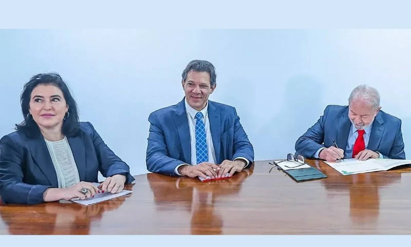 BRASIL: Falando em corte de gastos, governo planeja manobra no Orçamento