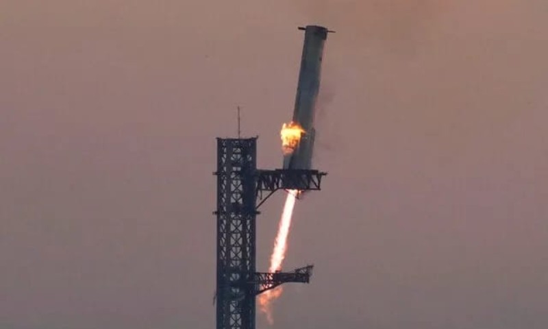 TECNOLOGIA: A SpaceX fez o maior foguete do mundo estacionar