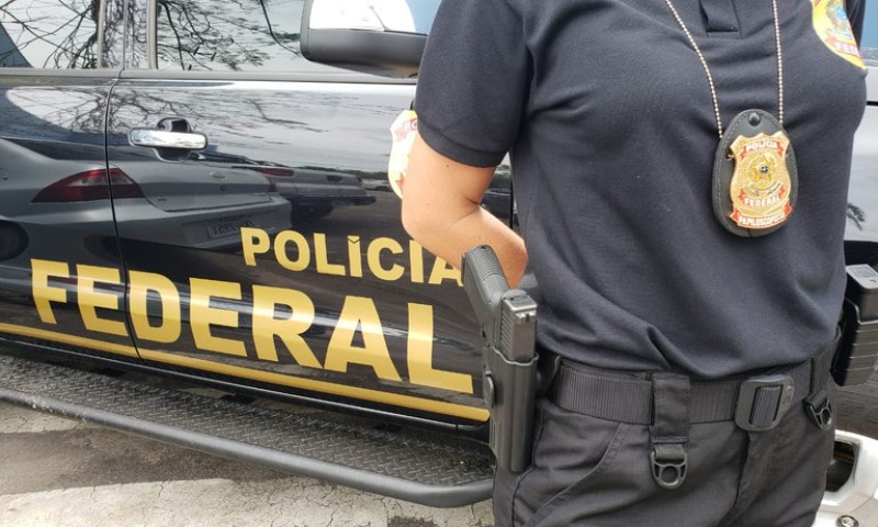 PF investiga crime de extorsão contra estrangeiros de falso policial federal