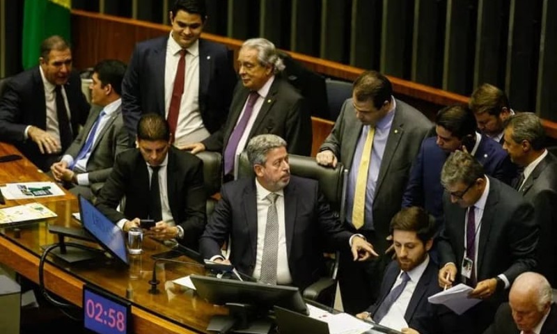 BRASIL: Em nenhum outro lugar parlamentares controlam tantos bilhões