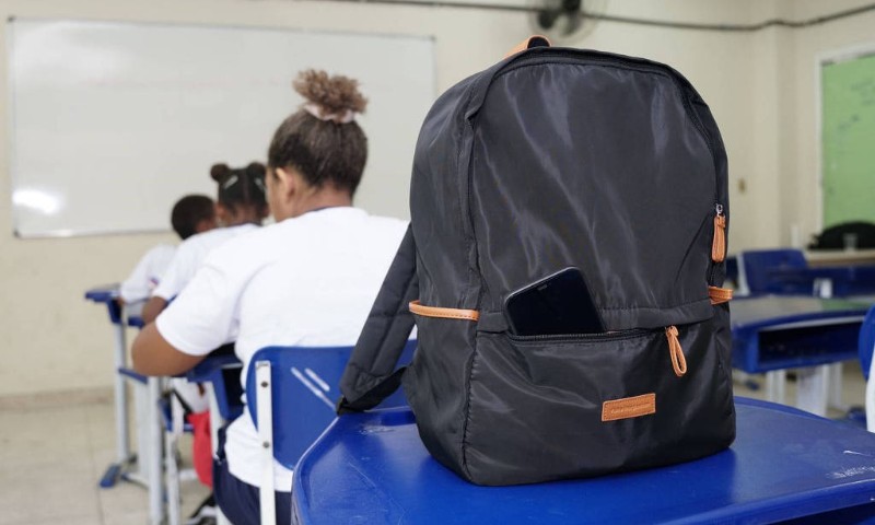 EDUCAÇÃO: Lula sanciona fim do uso de celulares nas escolas