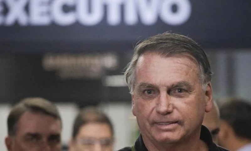 POLÍTICA:  Moraes nega devolver passaporte e Bolsonaro não vai à posse de Trump
