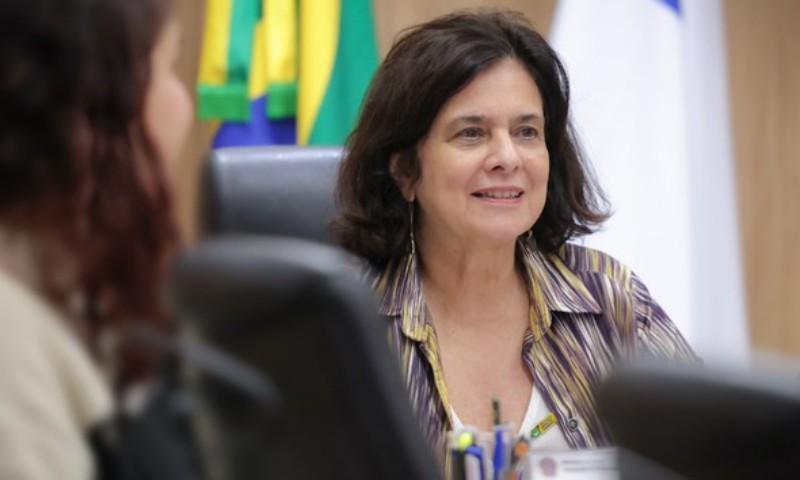 SAÚDE: Ministra da Saúde anuncia novas tecnologias para controle da dengue e investimentos na saúde do Rio Grande do Sul