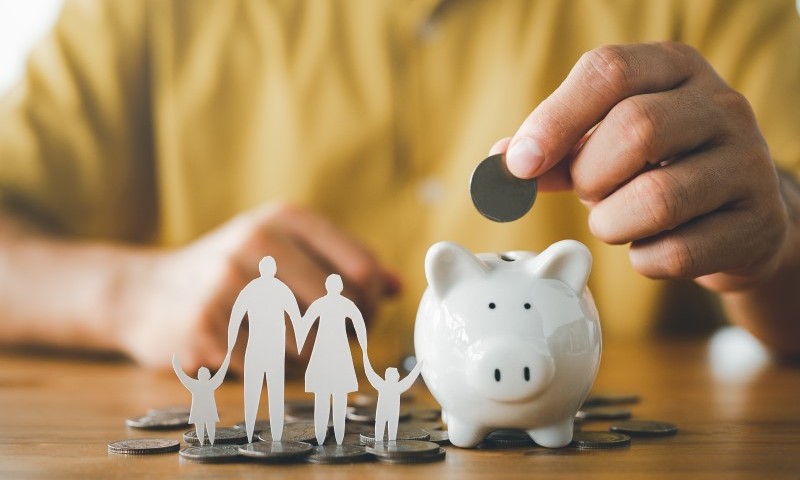 ECONOMIA: O que está corroendo o orçamento das famílias brasileiras?