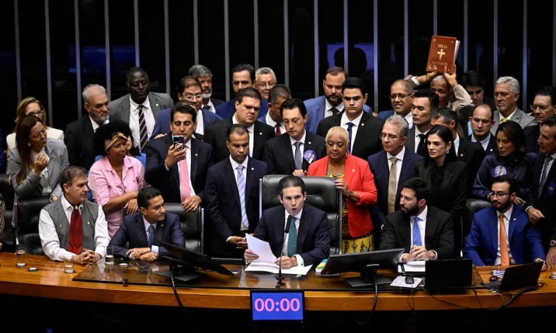 POLÍTICA: Câmara e Senado agora têm novos presidentes
