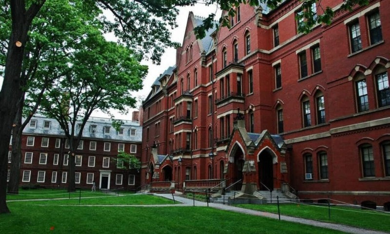 MUNDO: Harvard torna ensino gratuito para mais famílias