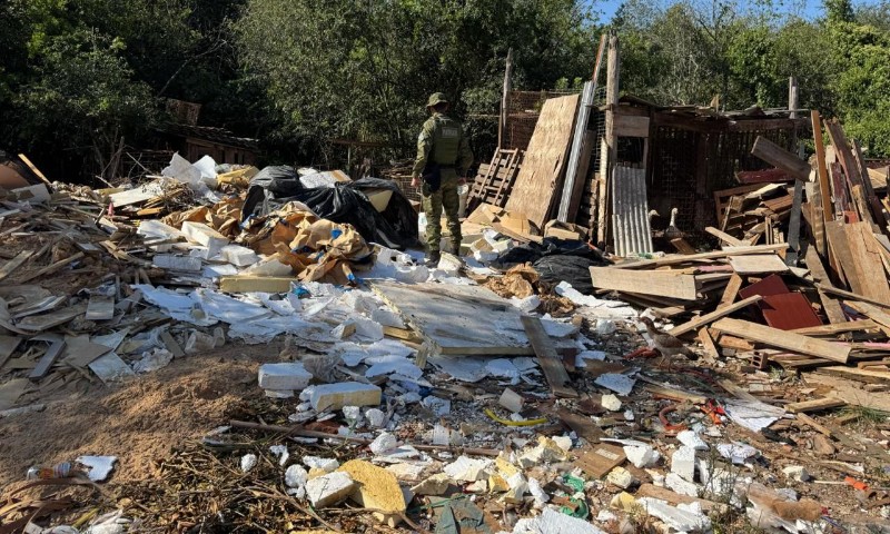 Brigada Militar flagra depósito ilegal de resíduos sólidos e poluição hídrica em Passo Fundo