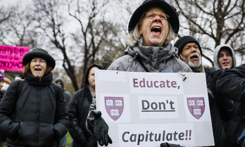 MUNDO: Harvard rejeita exigências, e Trump corta US$ 2,2 bi de universidade