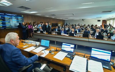 CCJ aprova fim da reeleição, mandatos de cinco anos e eleições unificadas