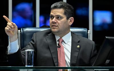BRASIL: Alcolumbre freia impeachment de Moraes, Faustão passa por transplantes e mais