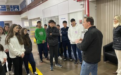 Colégio Integrado CESURG recebe alunos de toda a região no projeto “Desbravando a Ciência”