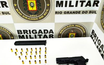 BM flagra três envolvidos com arma de fogo e motocicleta furtada em Serafina Corrêa