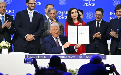 MUNDO: Trump assina em Davos o documento fundador do Conselho de Paz