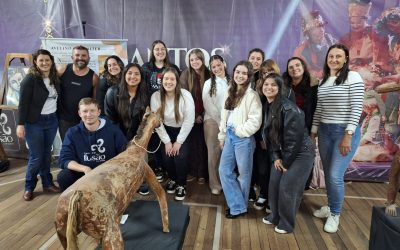 CULTURA: Acadêmicas de Pedagogia visitam sede da Caravana da Ilusão Cia Teatral